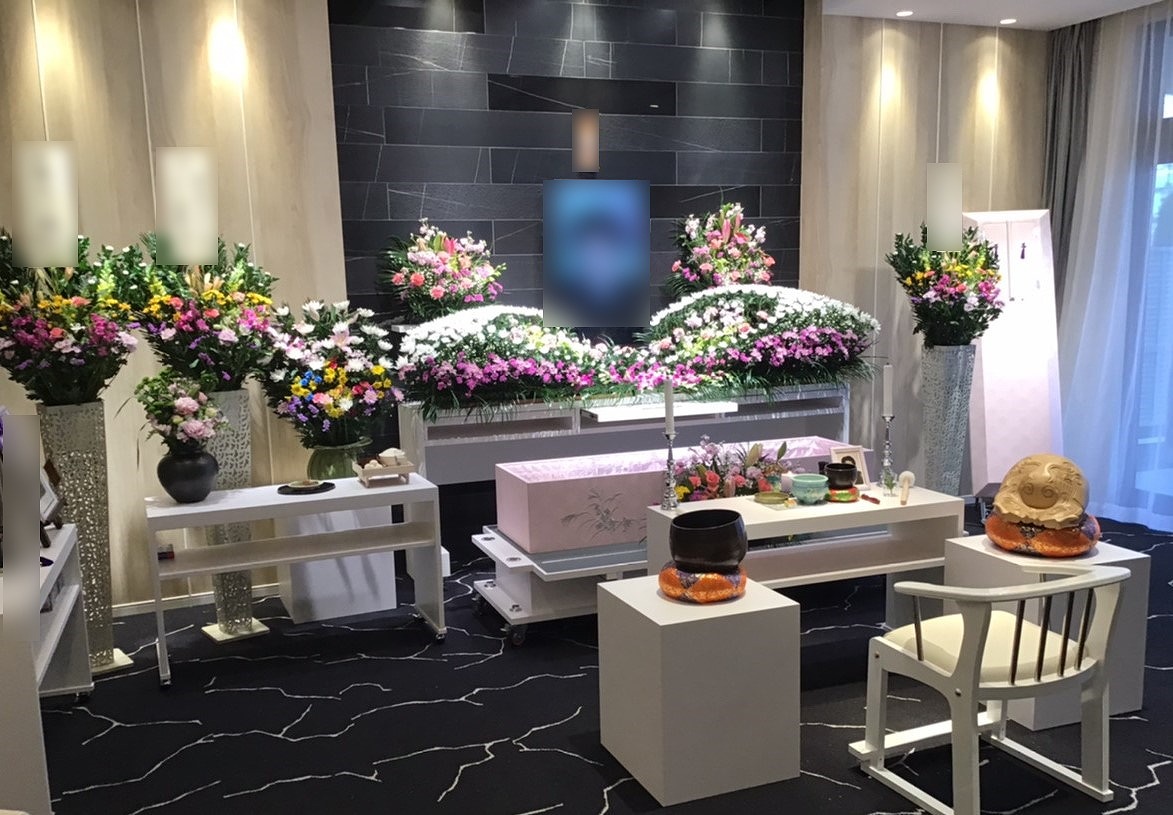 生花祭壇がとても素敵な家族葬でした 長野市の葬儀 家族葬はトミアキホール